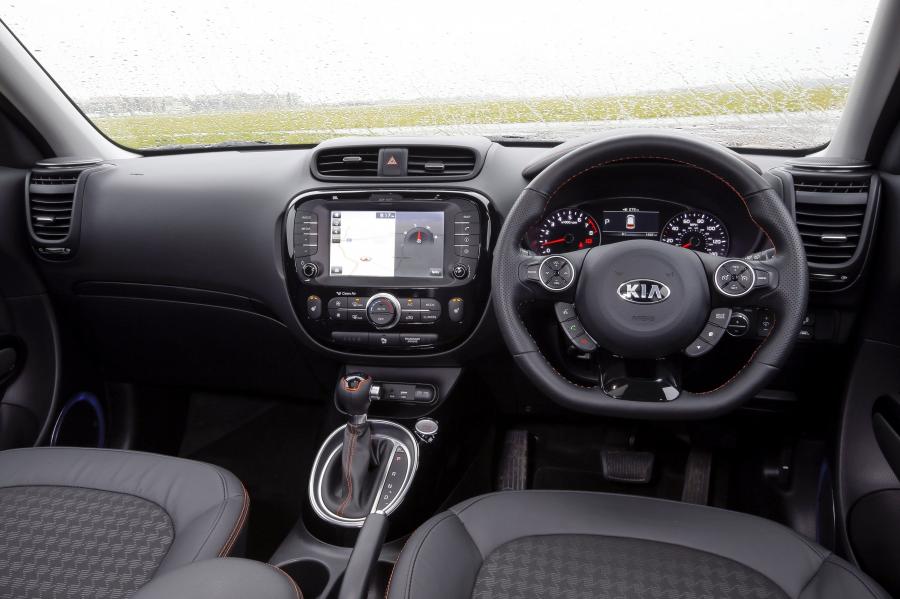 Торпедо Kia Soul Turbo 2016 года  (UK) (фото 13 из 16)